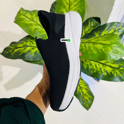 Shoes skechers run black white