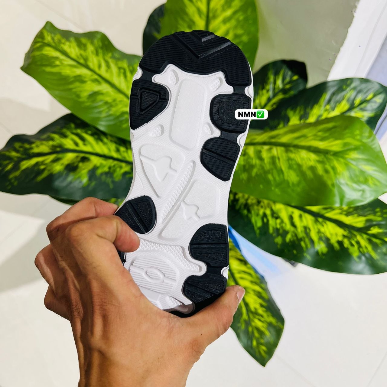 Shoes skechers run black white