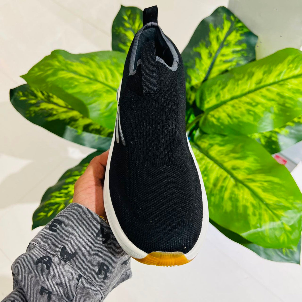 Shoes skecher slipin black cream comfort best style best world best belly laceless