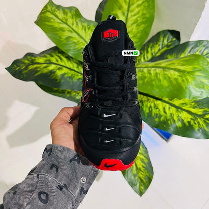 Shoes nike tn black red