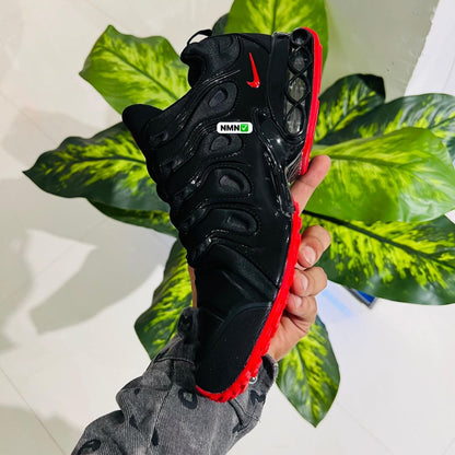 Shoes nike tn black red
