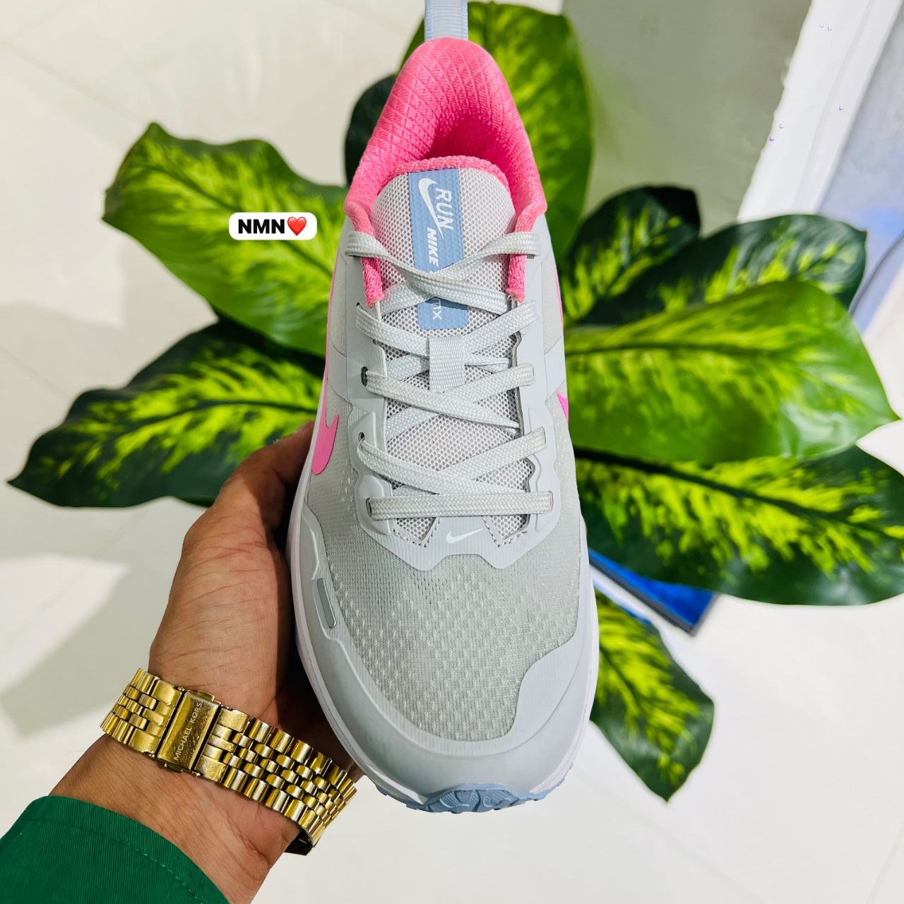 Shoes Nike grey pink.