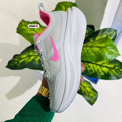 Shoes Nike grey pink.