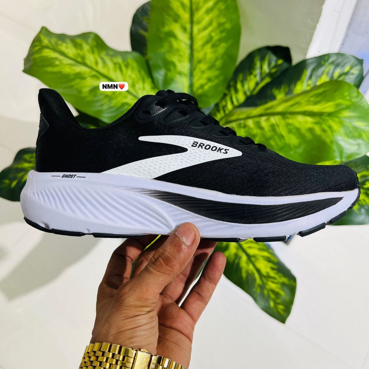 Shoes brooks black white