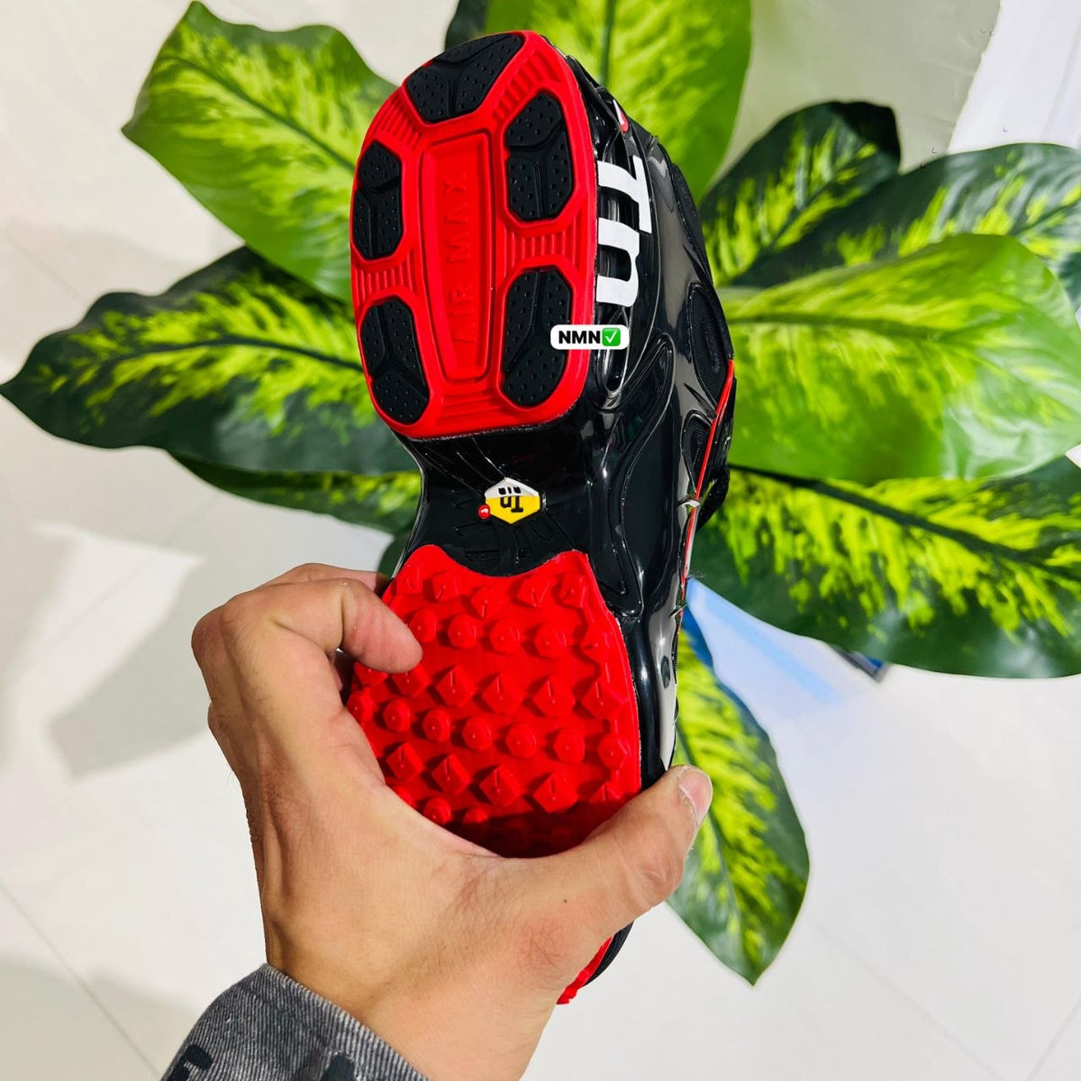 Shoes nike tn black red