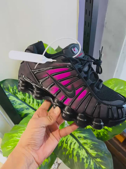 Shoes nike shox colour changing black x pink heat sensing tech 🔥