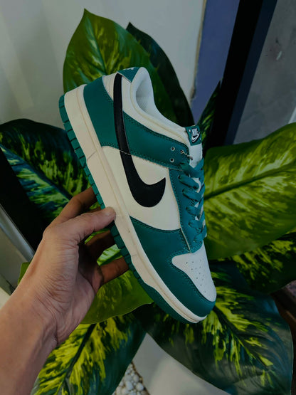 Shoes nike sb dunk green white