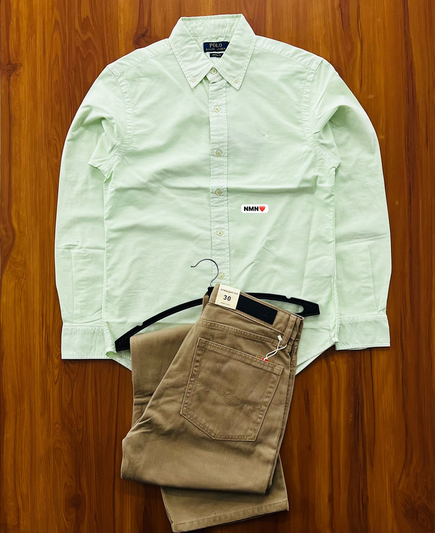 Shirt solid colour. Blast wash. Peach soft. Oxford fabric ( feels like velvet smooth ) so fckn damn awesome. Quality is speaking