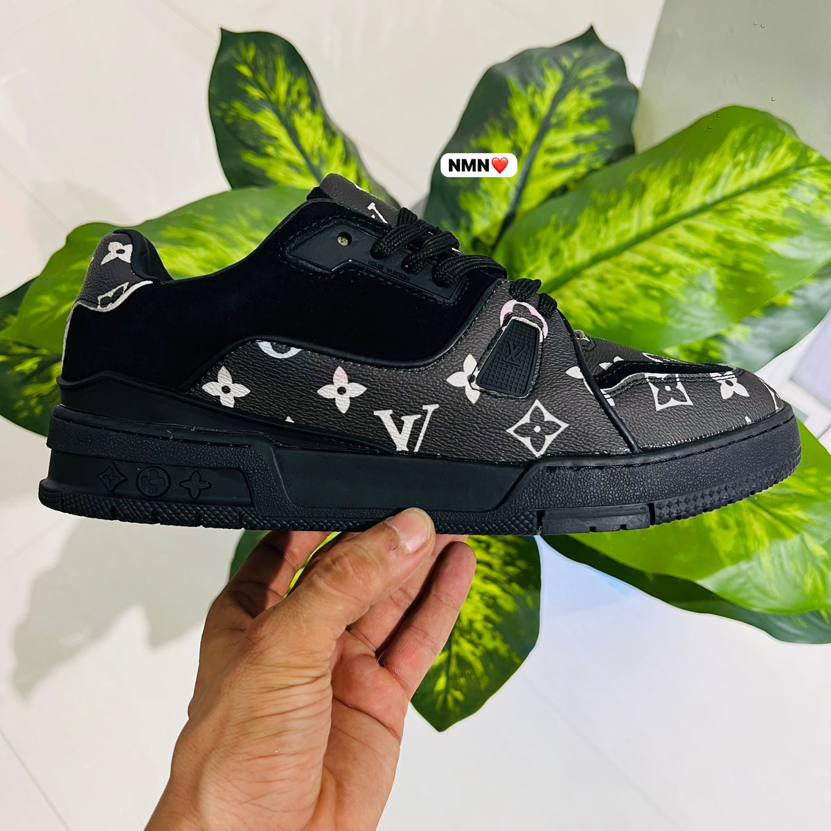 Shoes lv trainer black print