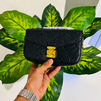 Ladies purse lv
