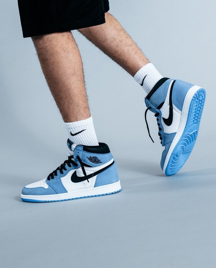 Shoes nike air jordan 1 university blue