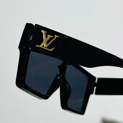 Shades lv wayfarer black