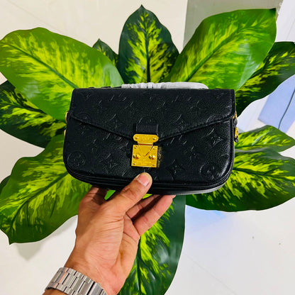 Ladies purse lv