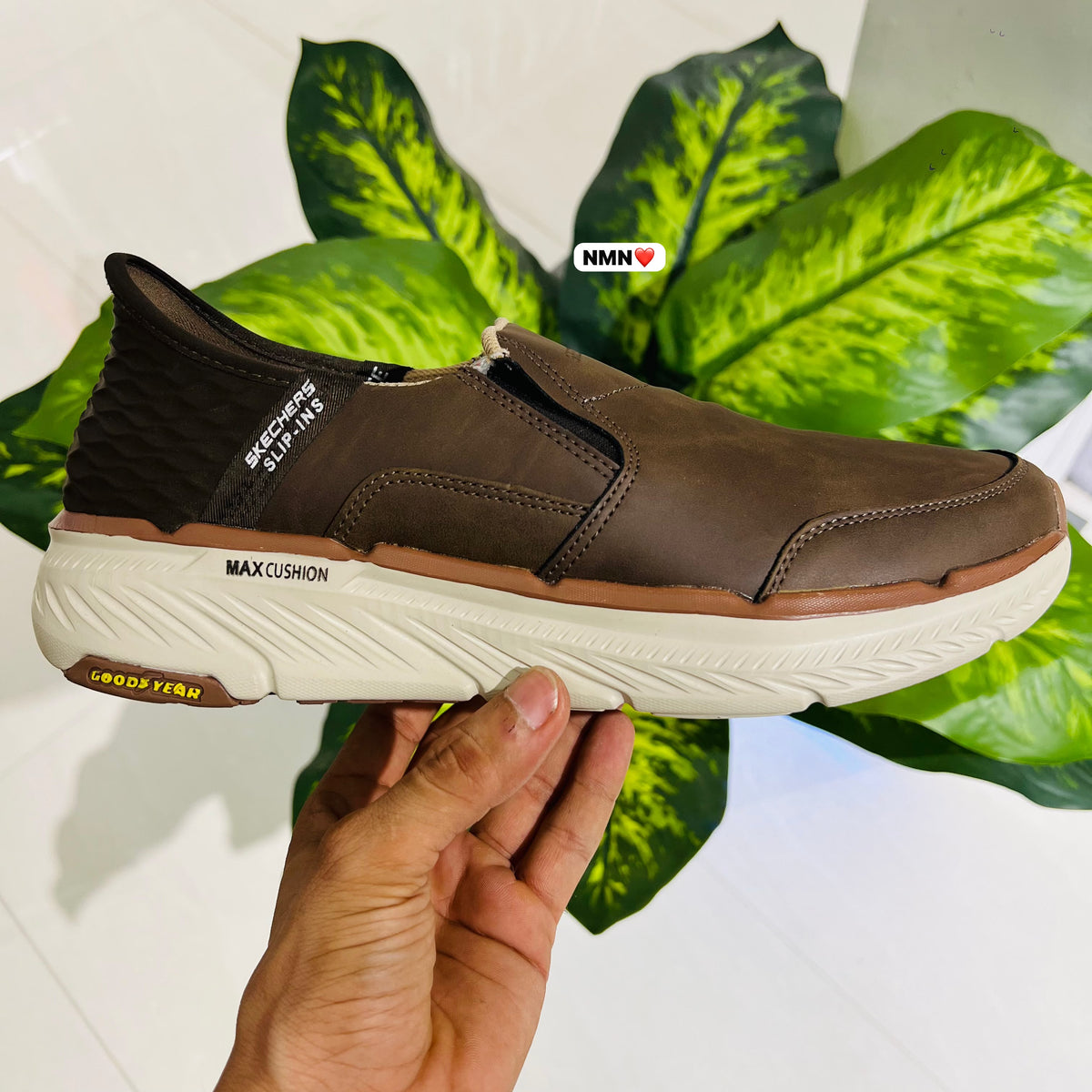 Shoes skecher slipins slipons brown cream