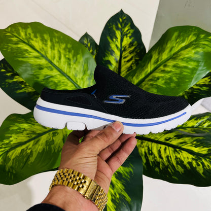 Shoes skecher slipons slipins black white