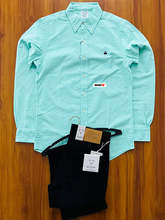 Shirt solid colour. Blast wash. Peach soft. Oxford fabric ( feels like velvet smooth ) so fckn damn awesome. Quality is speaking