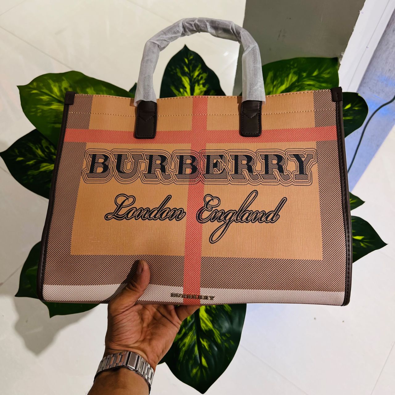 Ladies bag burberry tote