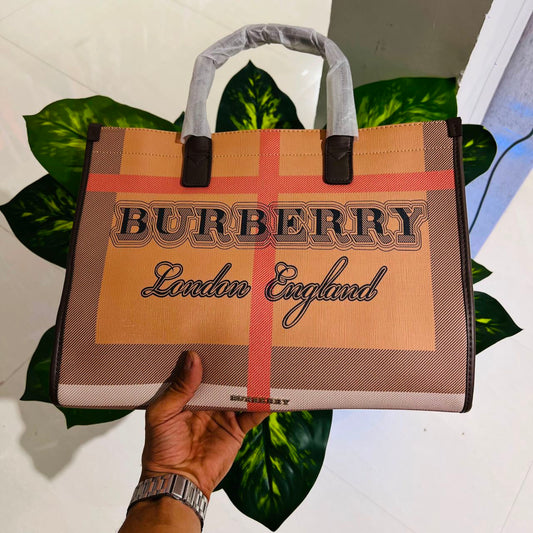 Ladies bag burberry tote