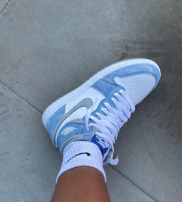 Shoes nike air jordan 1 og hyper royal
