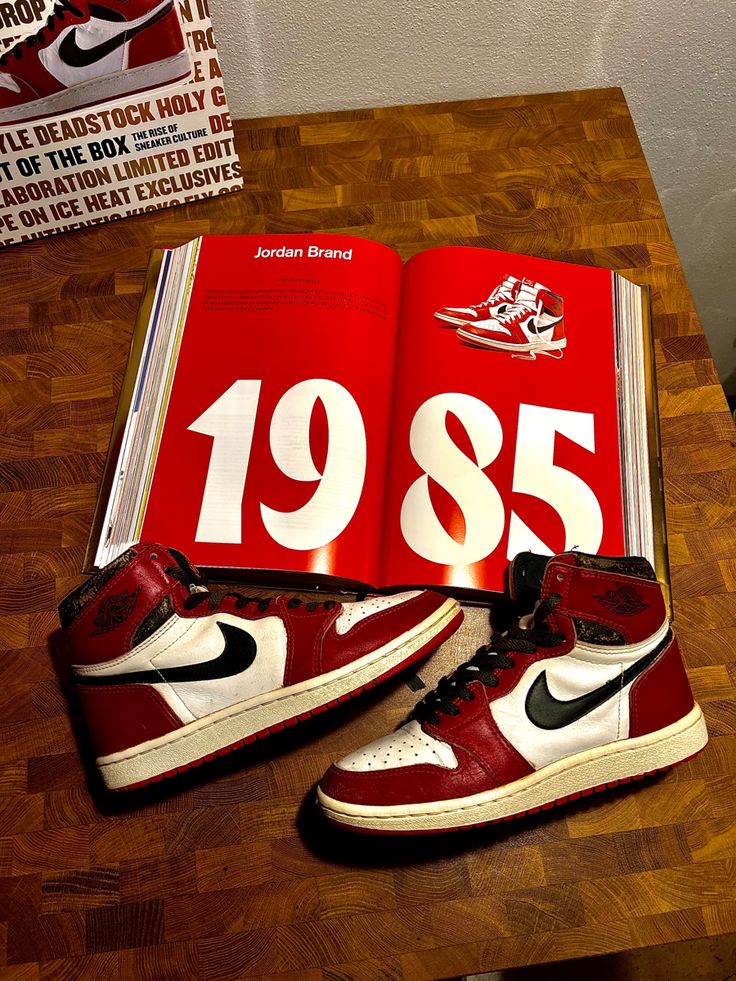 Shoes nike air jordan 1 lost & found