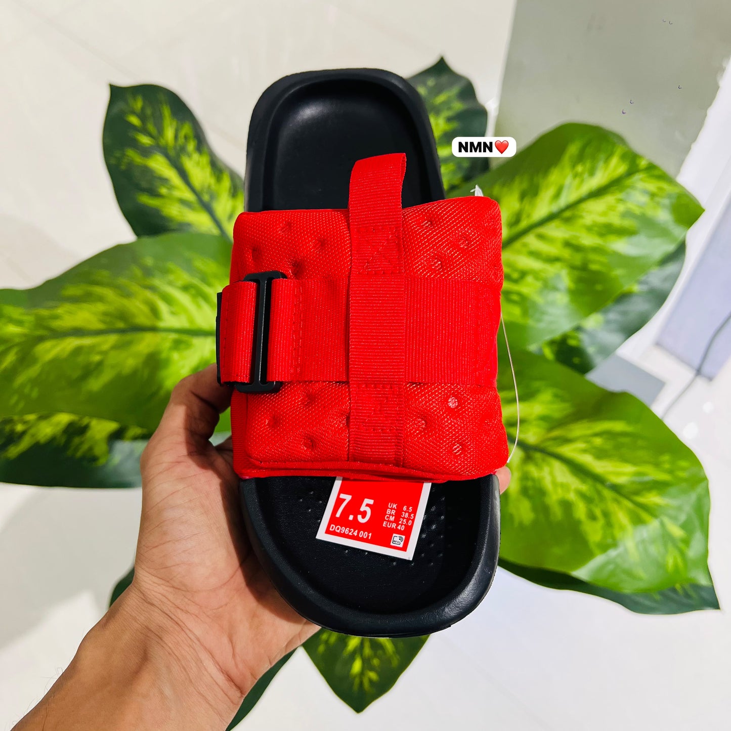 Slippers nike red black