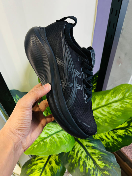 Shoes asics running all black