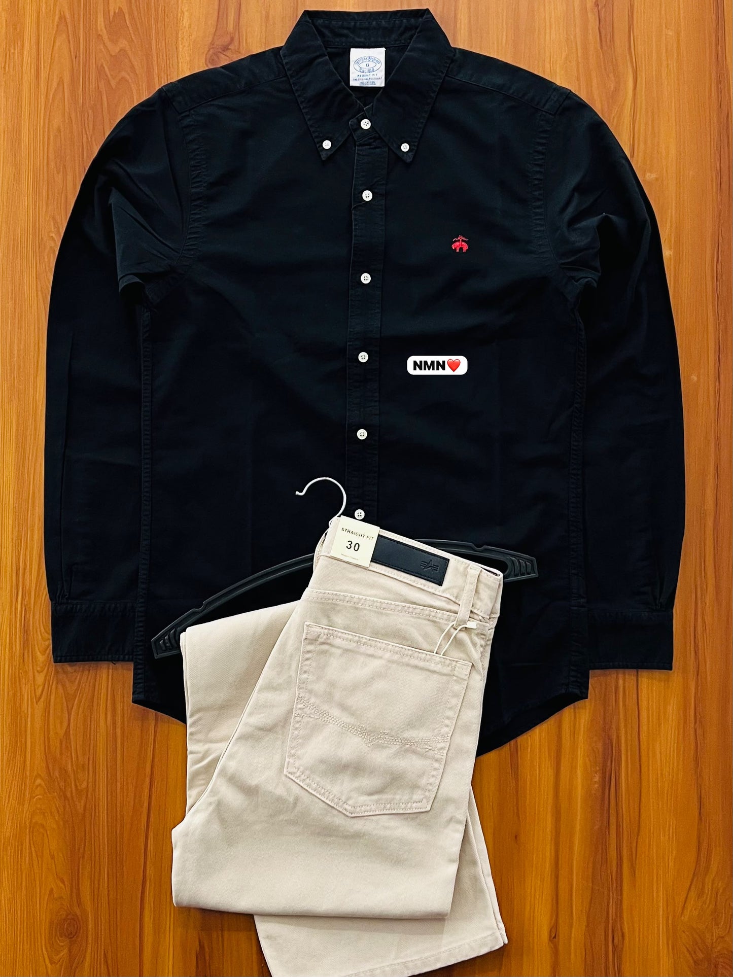 Shirt solid colour. Blast wash. Peach soft. Oxford fabric ( feels like velvet smooth ) so fckn damn awesome. Quality is speaking