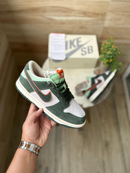 Shoes nike sb dunk green orange highlight otomo katsuhiro