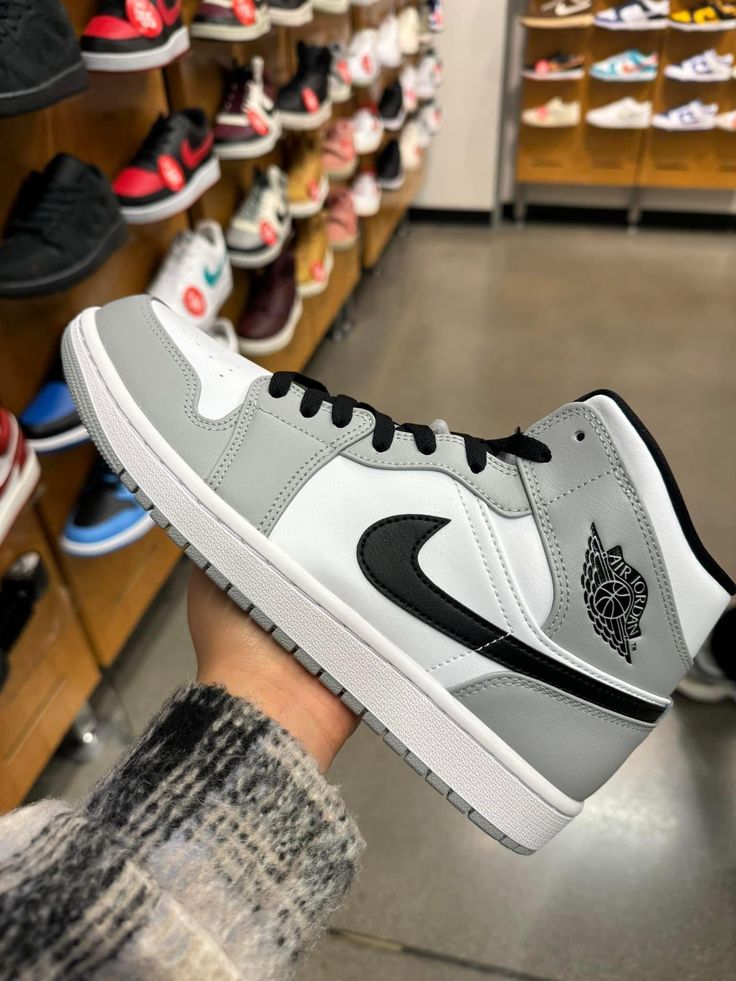 Shoes nike air jordan 1 grey black