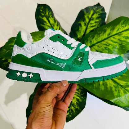 Shoes lv trainer green