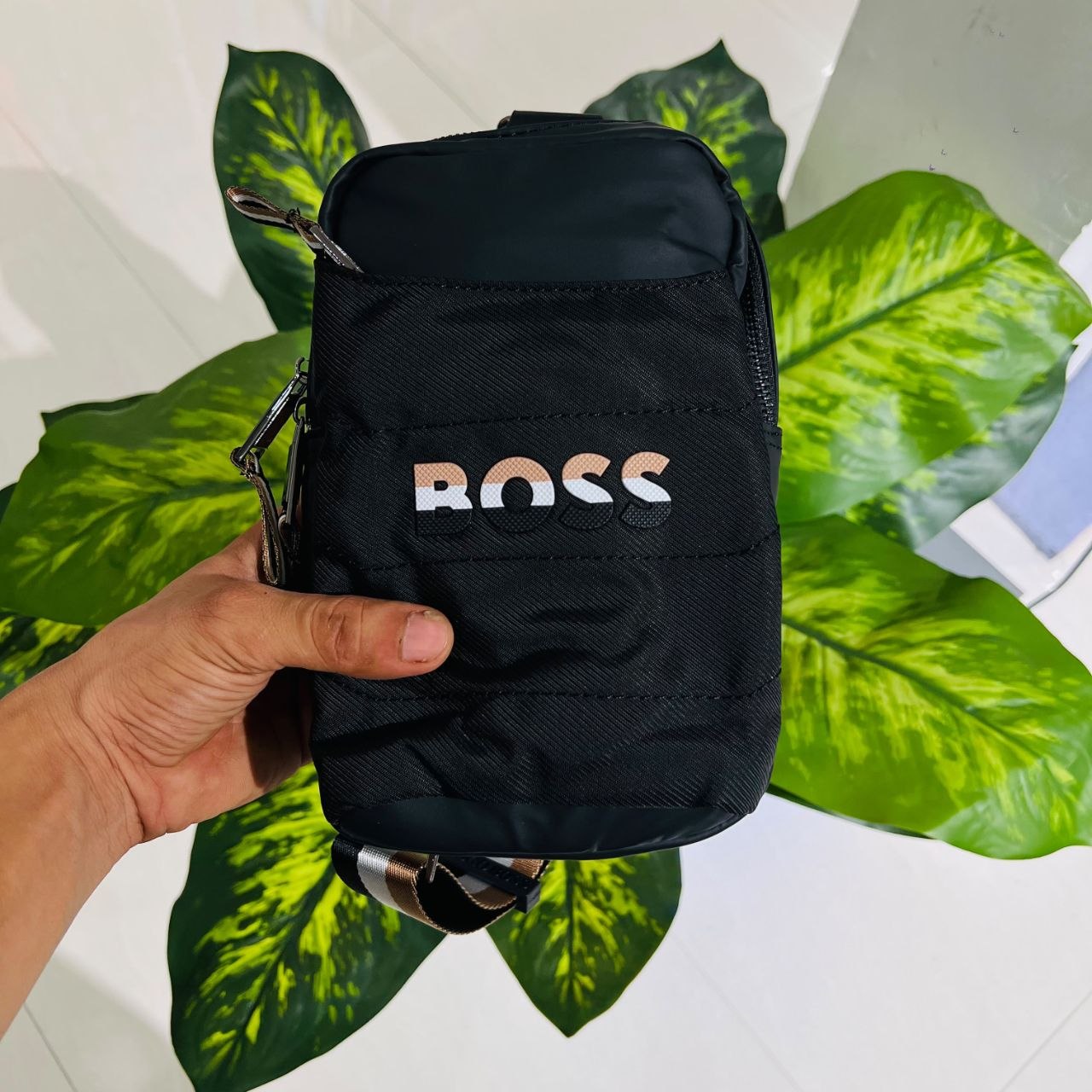 Side sling bag boss black og