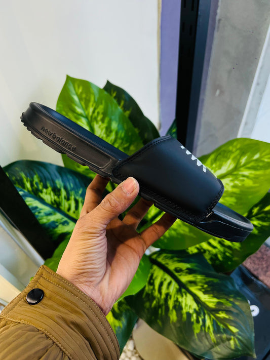 Slippers new balance black