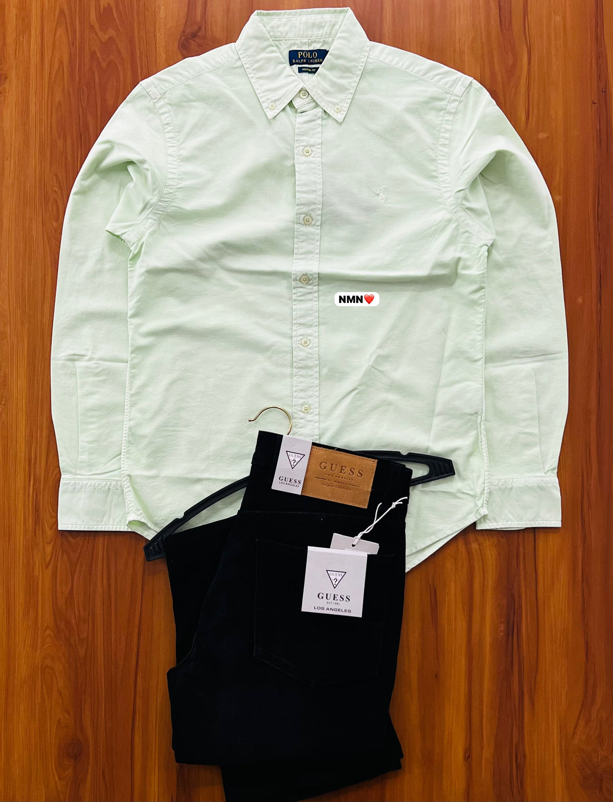 Shirt solid colour. Blast wash. Peach soft. Oxford fabric ( feels like velvet smooth ) so fckn damn awesome. Quality is speaking