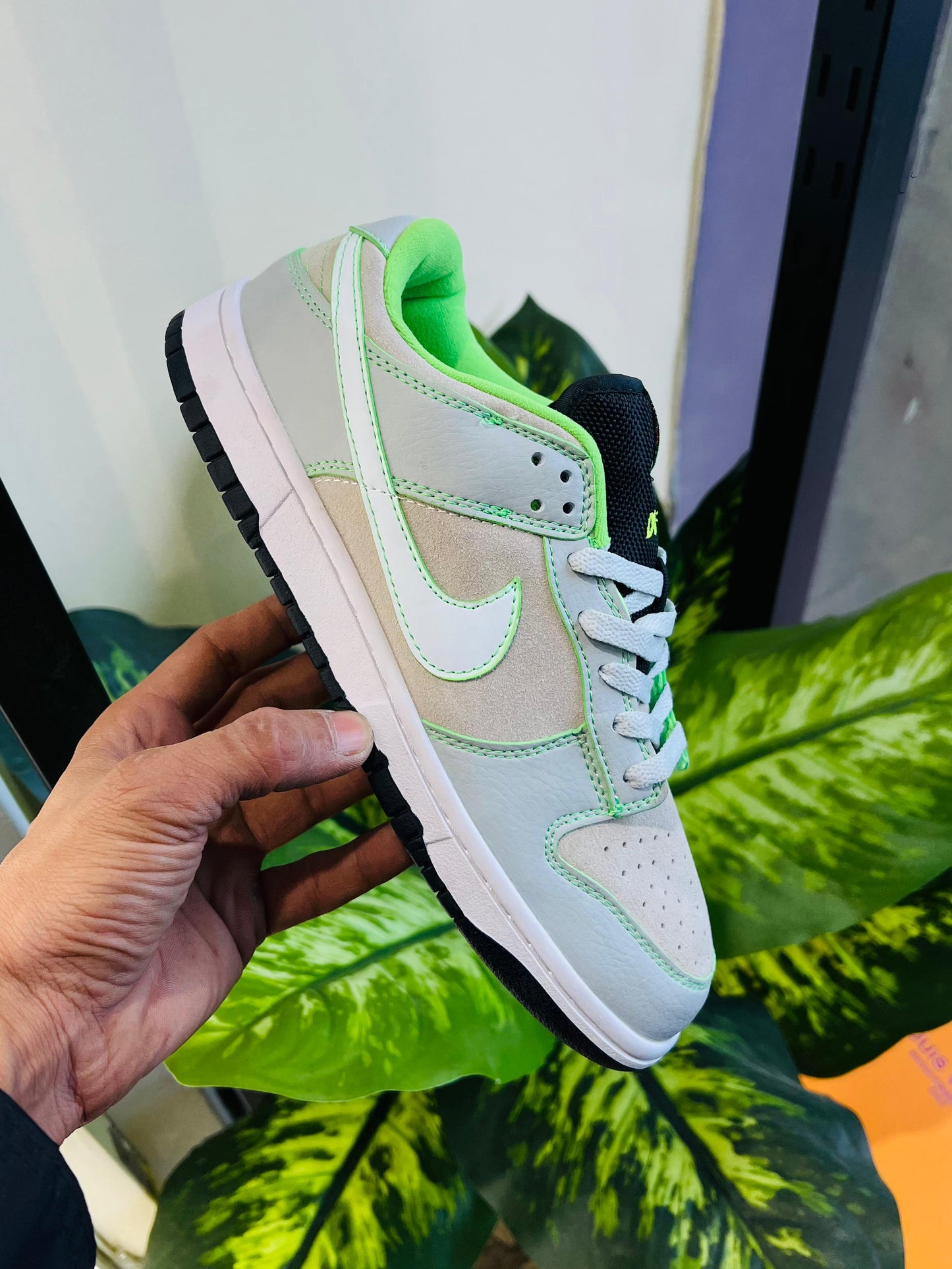 Shoes nike sb dunk neon