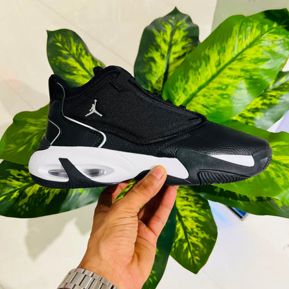 Shoes jordan aura max