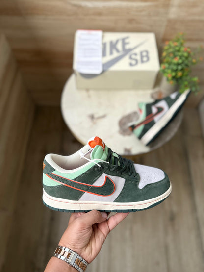 Shoes nike sb dunk green orange highlight otomo katsuhiro
