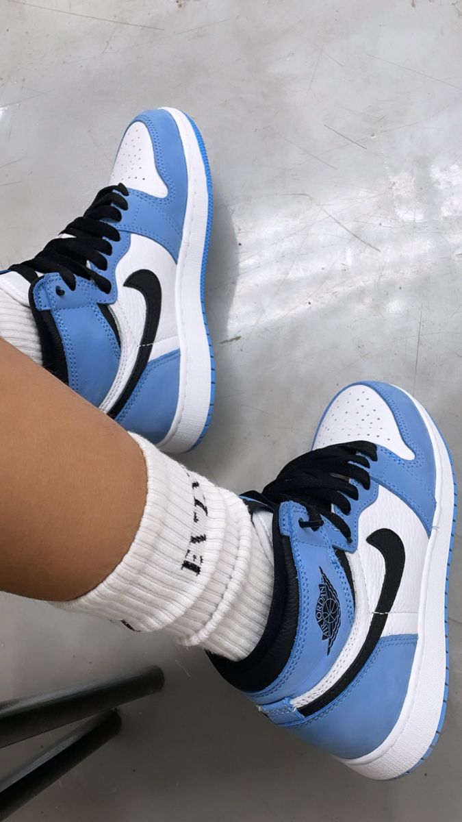 Shoes nike air jordan 1 university blue