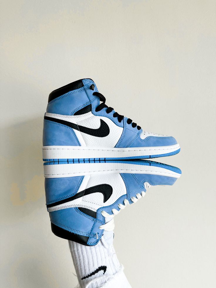 Shoes nike air jordan 1 university blue