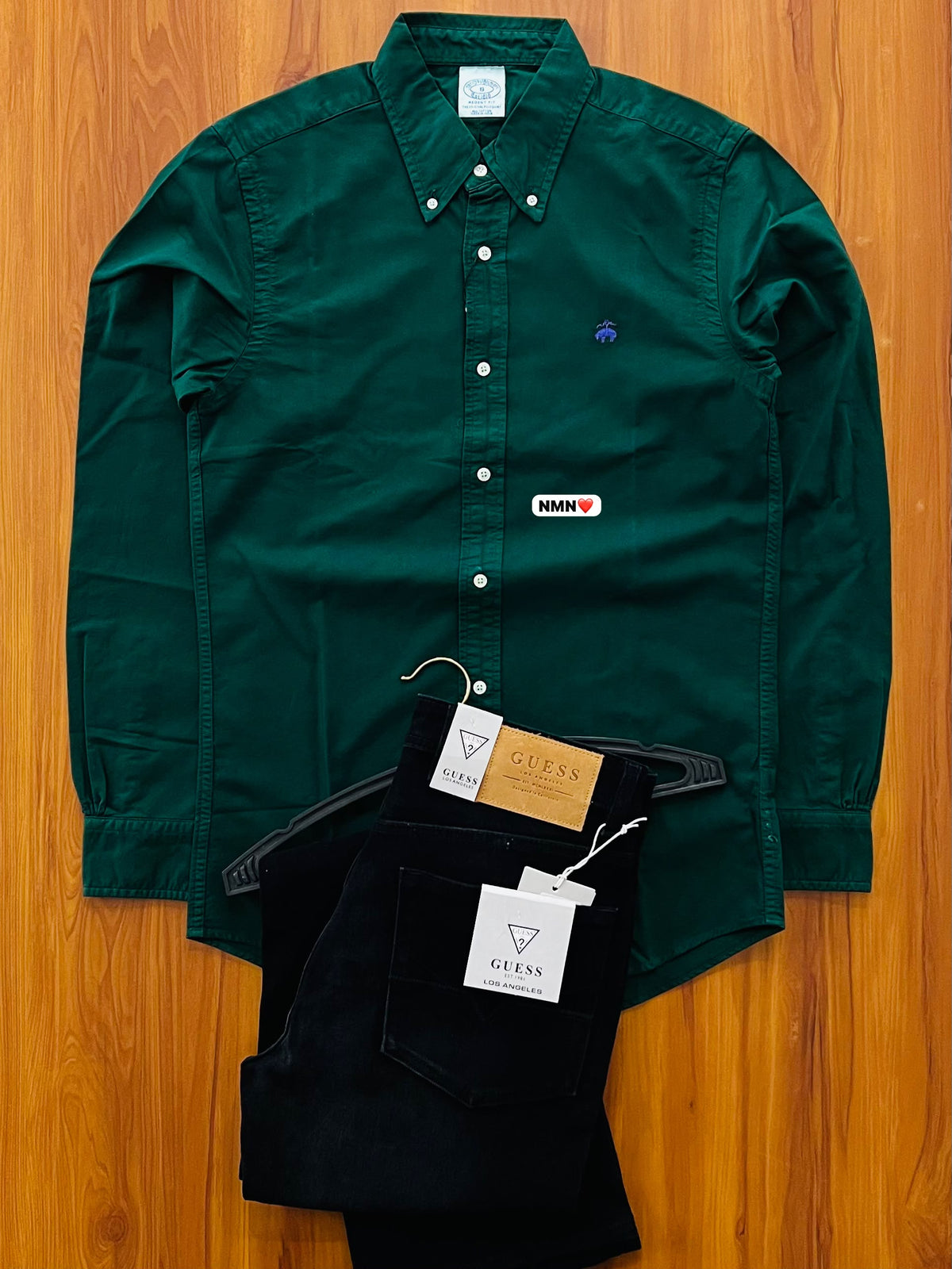 Shirt solid colour. Blast wash. Peach soft. Oxford fabric ( feels like velvet smooth ) so fckn damn awesome. Quality is speaking