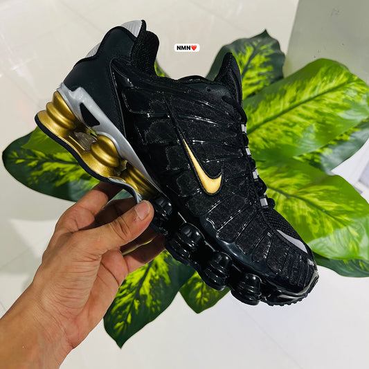 Shoes nike shox black golden