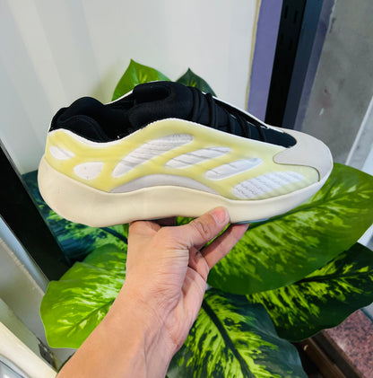 Shoes adidas yeezy 700 v3