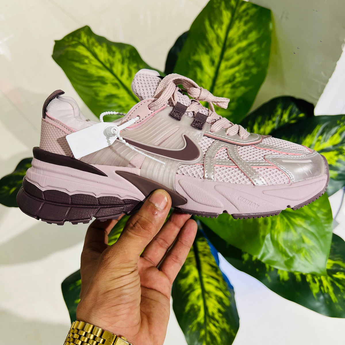 Shoes nike v2k peach