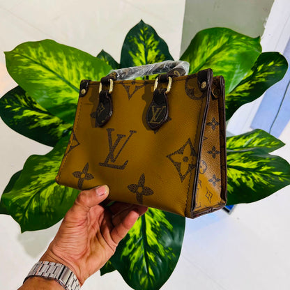Ladies purse lv