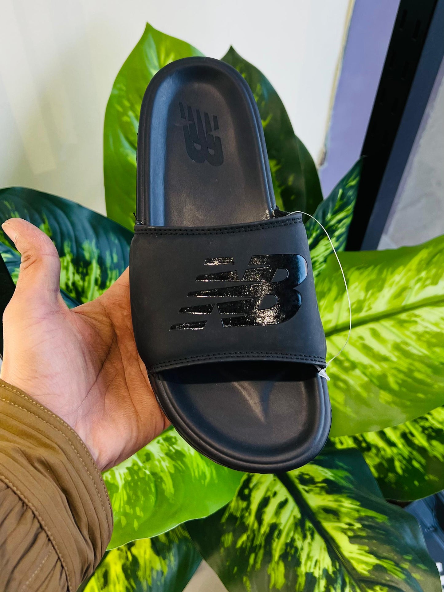 Slippers new balance all black