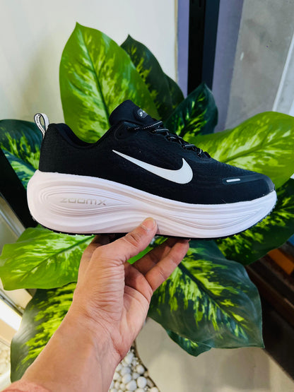 Shoes nike vomero plus running black