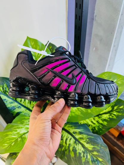Shoes nike shox colour changing black x pink heat sensing tech 🔥