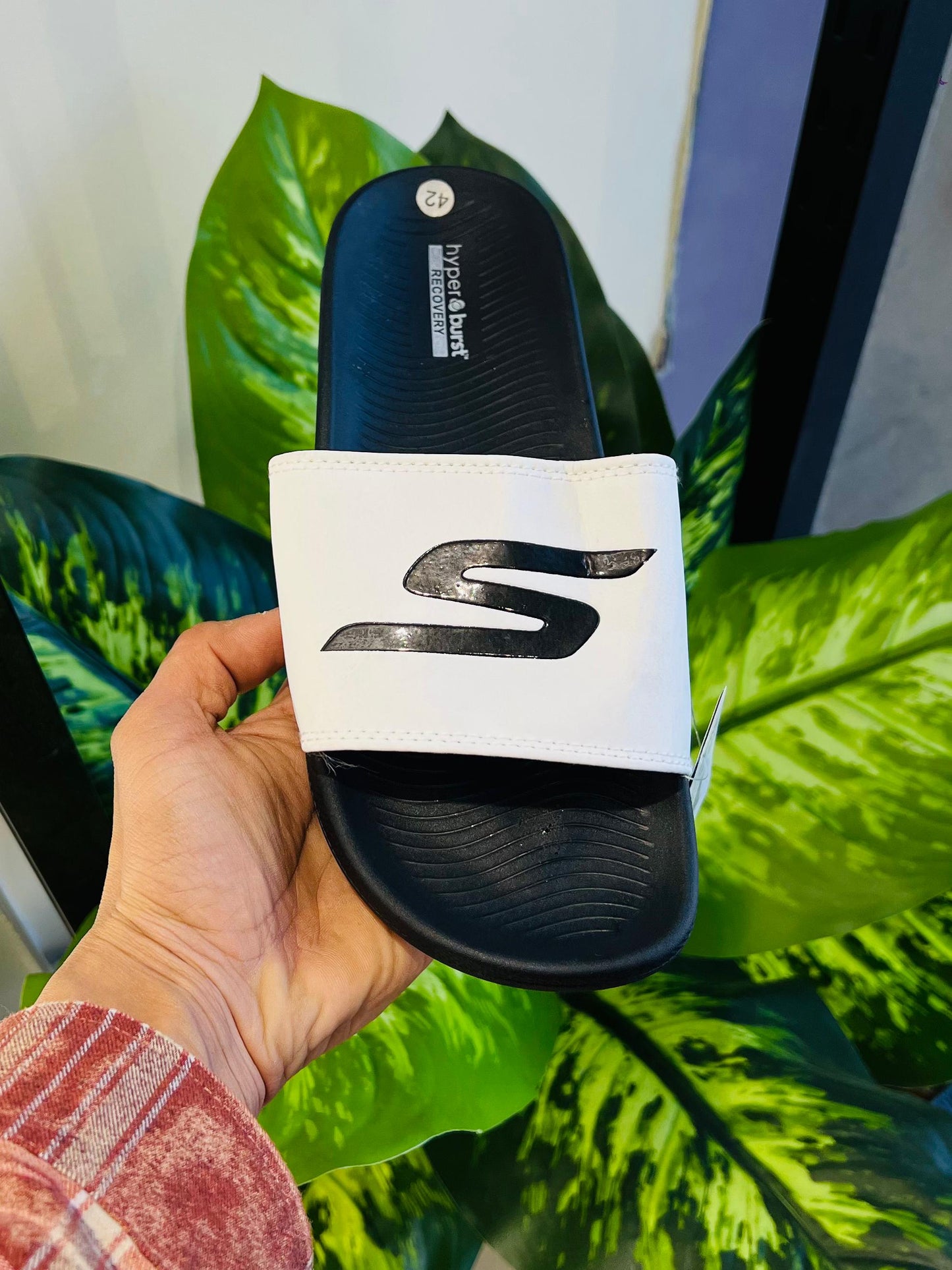 Slippers skecher black white
