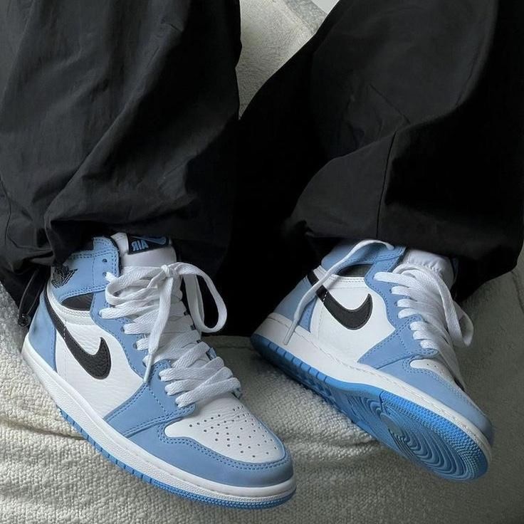 Shoes nike air jordan 1 university blue