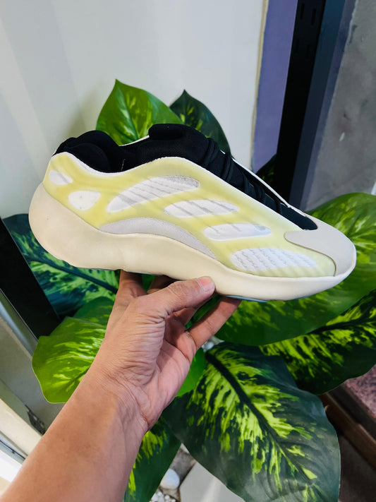 Shoes adidas yeezy 700 v3