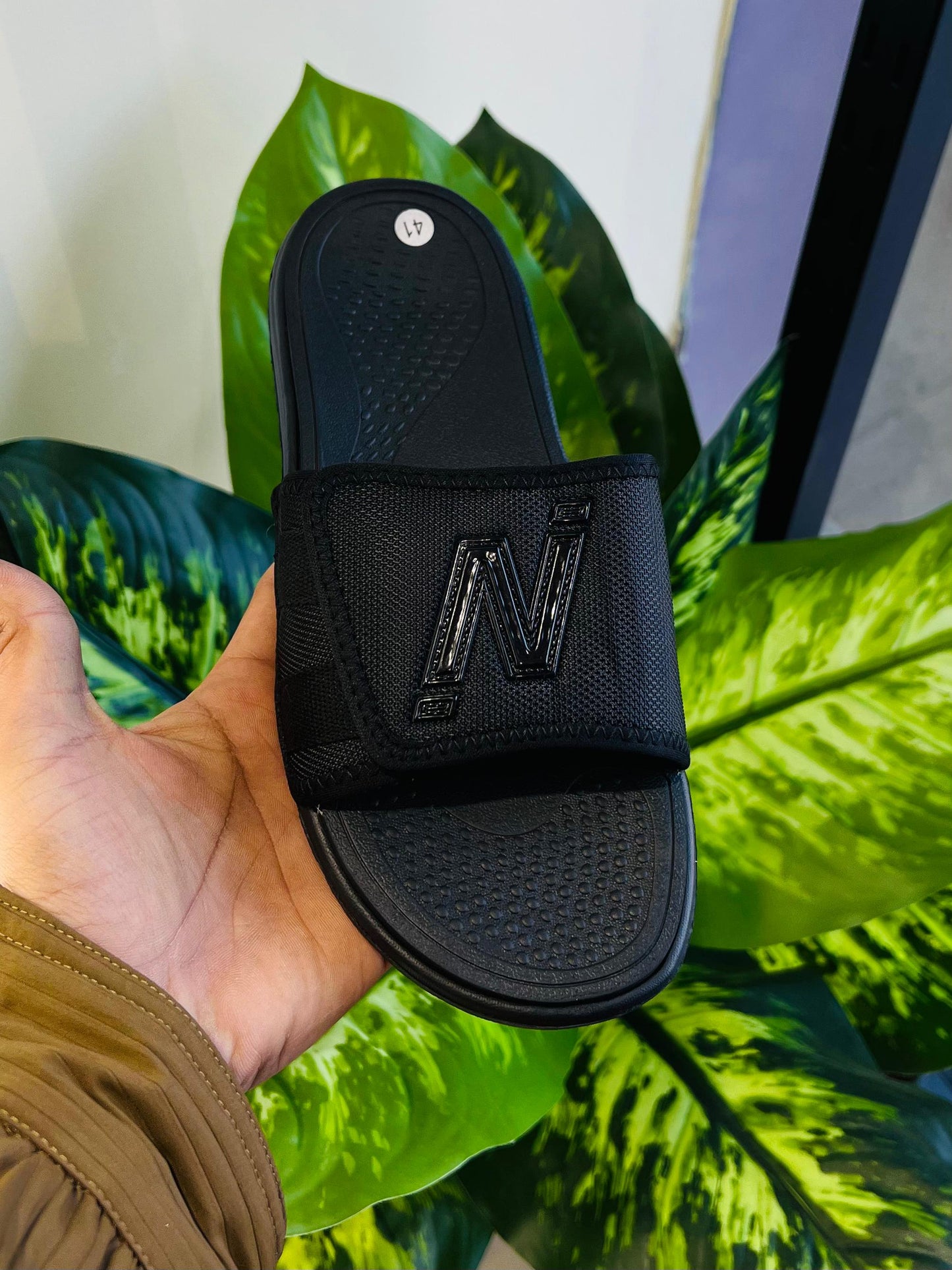 Slippers new balance all black